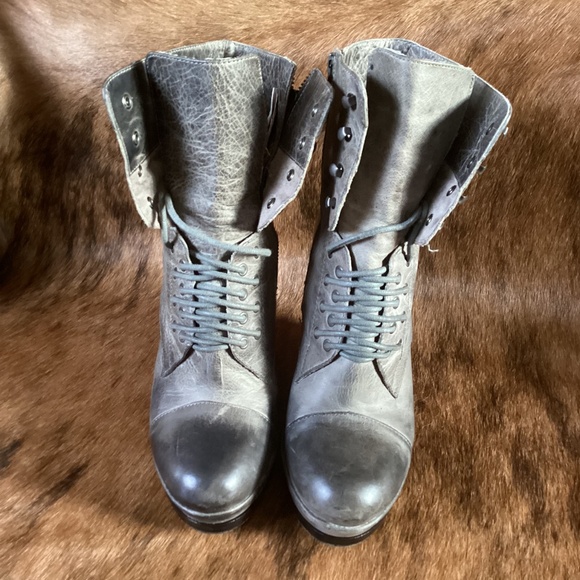 Vince Camuto Gray Leather Lace Up Wedge Boots - Picture 2 of 9